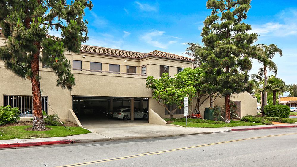 601 W 19th St, Costa Mesa, CA 92627